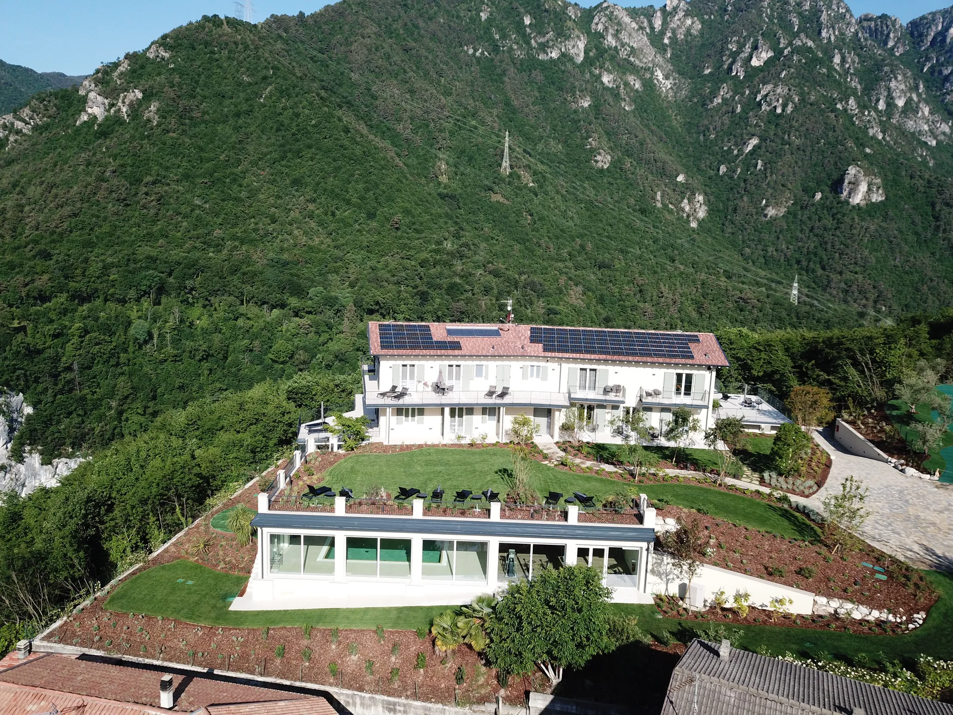 Panorama der Residence Sermerio in mediterraner Landschaft